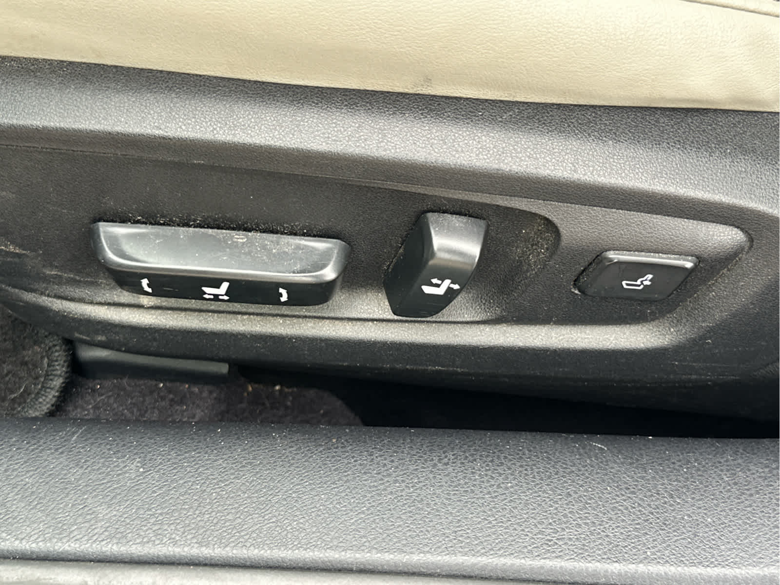 Vehicle image 24 of 47
