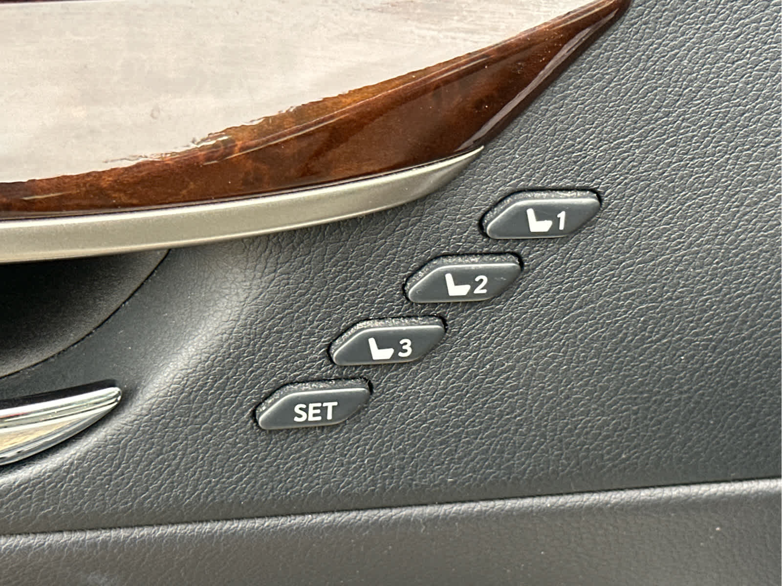 Vehicle image 21 of 47
