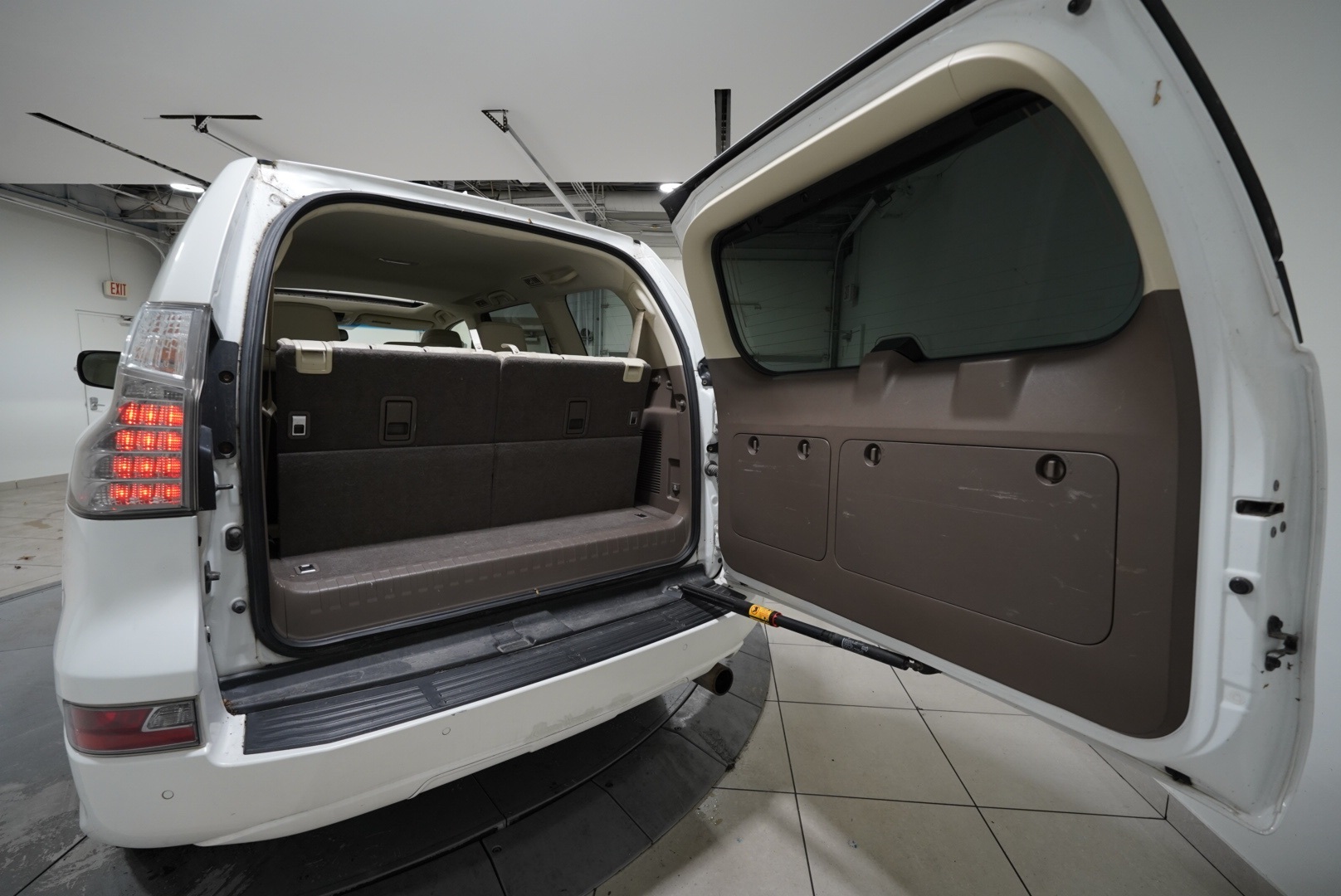 2015 Lexus GX 460 Image 17 of 56