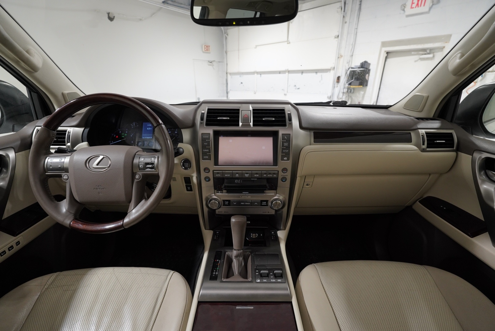2015 Lexus GX 460 Image 25 of 56