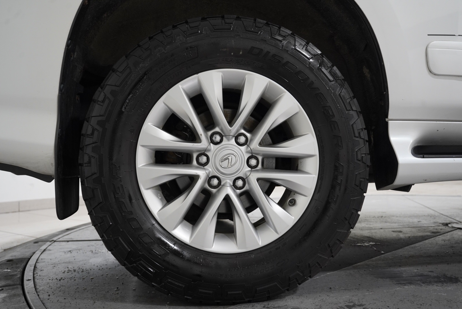 2015 Lexus GX 460 Image 13 of 56