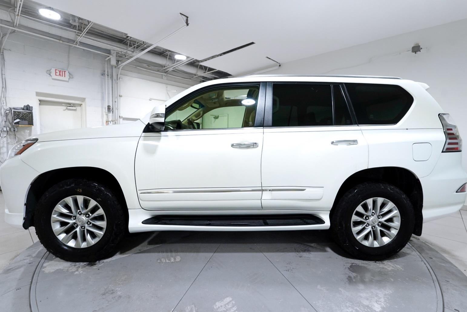 2015 Lexus GX 460 Image 12 of 56
