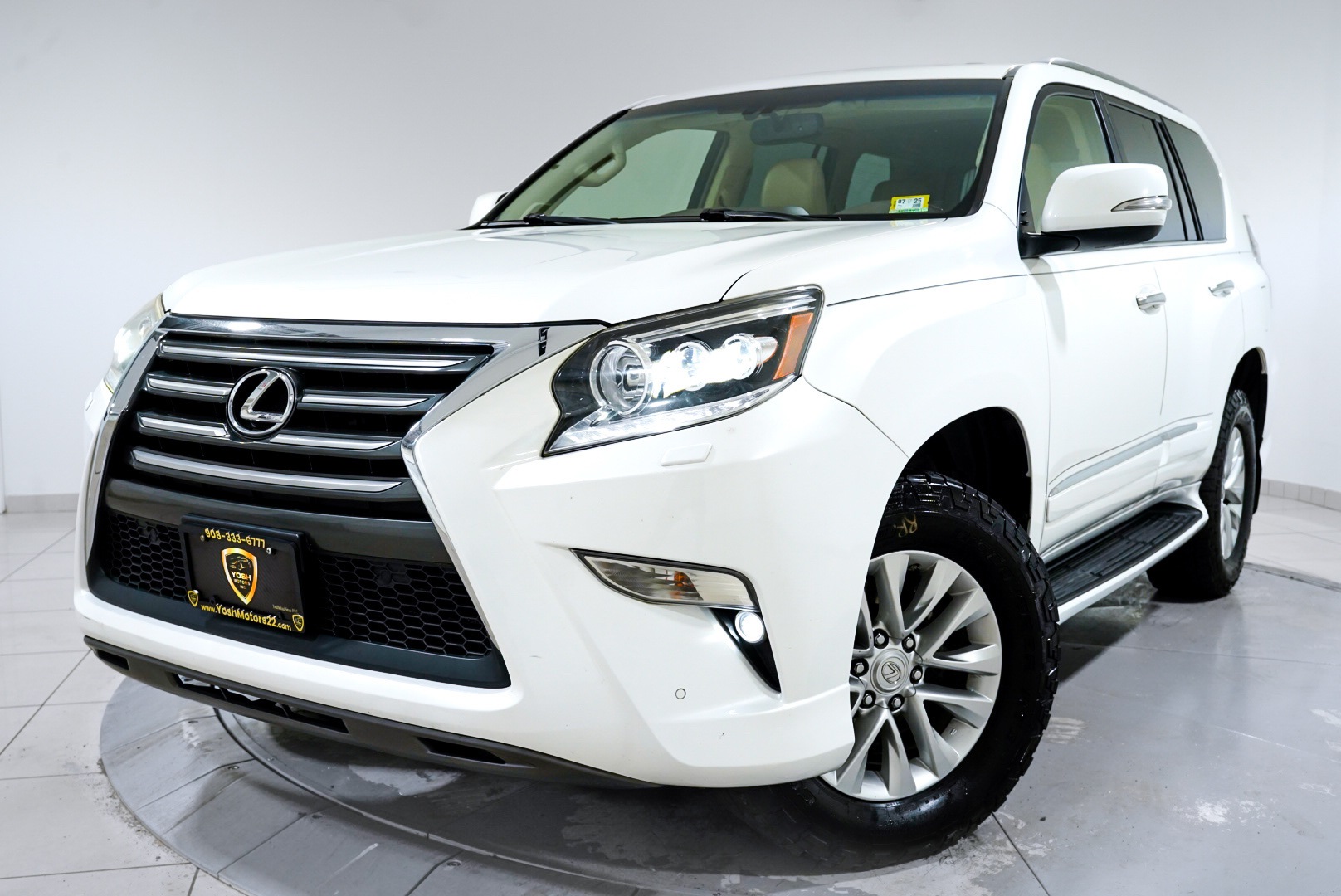 2015 Lexus GX 460 Image 3 of 56