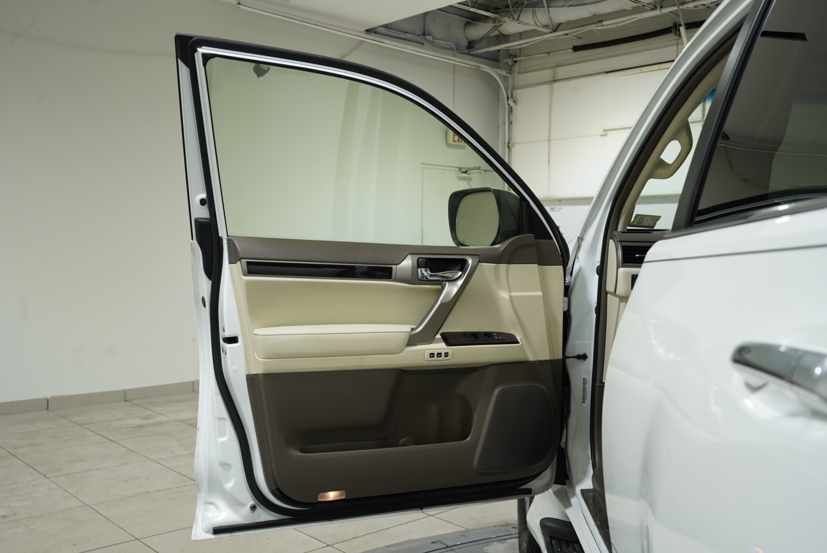 2015 Lexus GX 460 Image 37 of 56