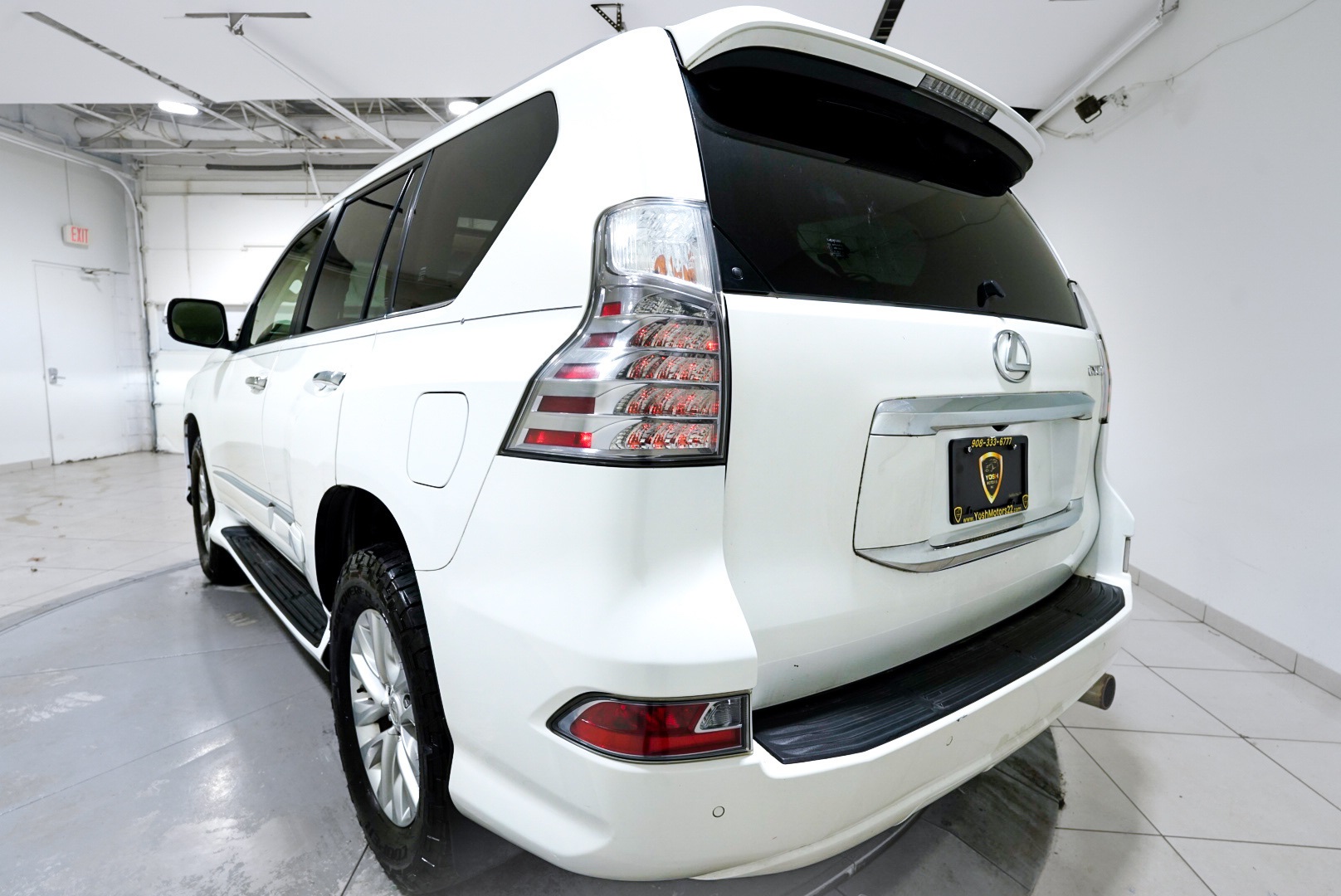 2015 Lexus GX 460 Image 10 of 56