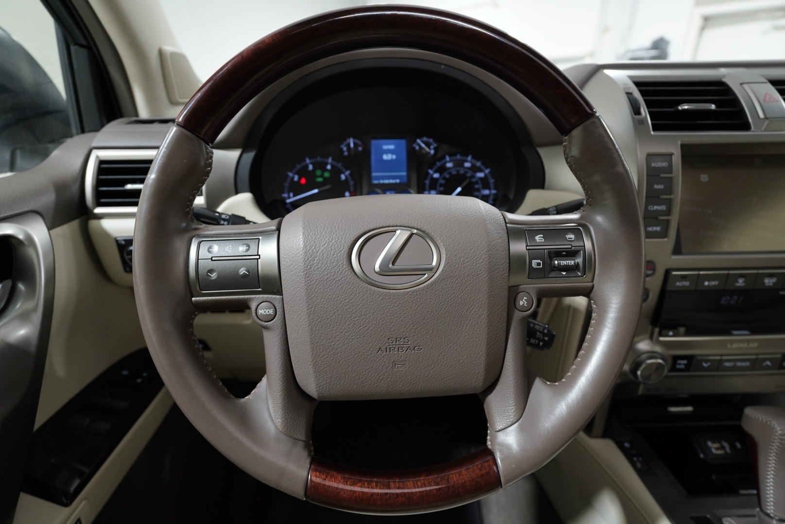 2015 Lexus GX 460 Image 26 of 56