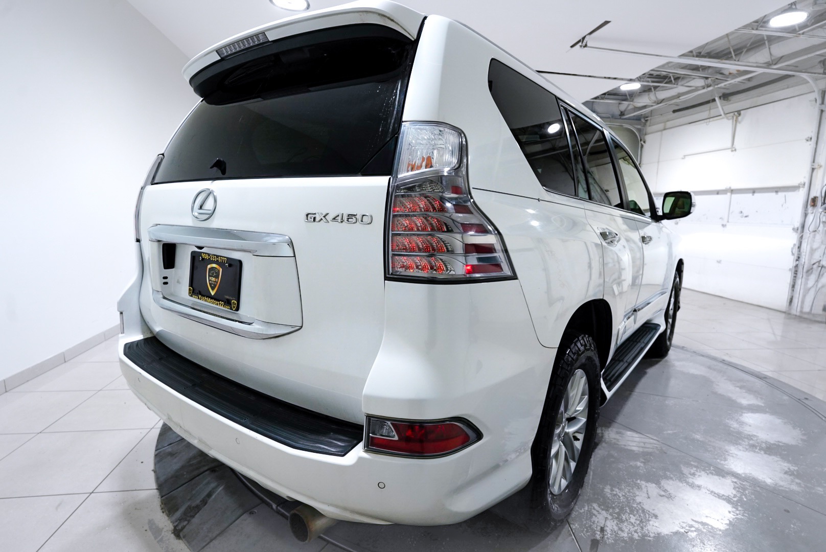 2015 Lexus GX 460 Image 9 of 56