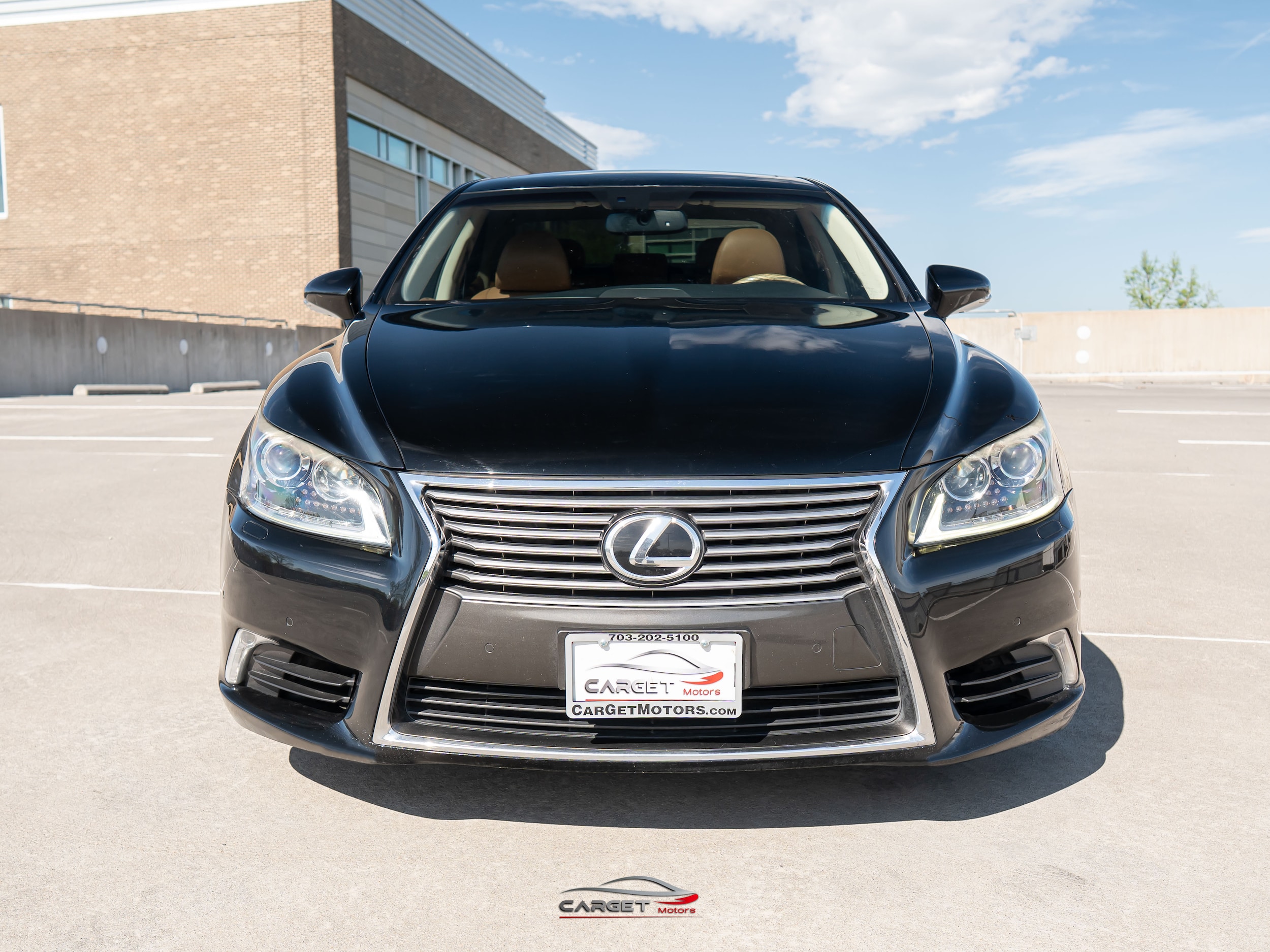 2015 Lexus LS 460 Image 2 of 49