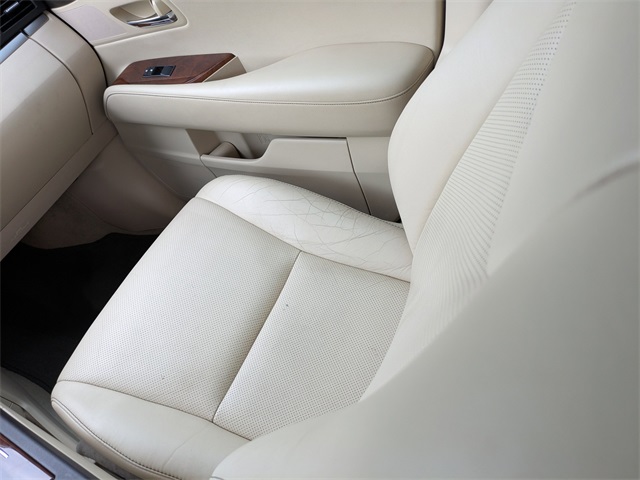 Vehicle image 21 of 33