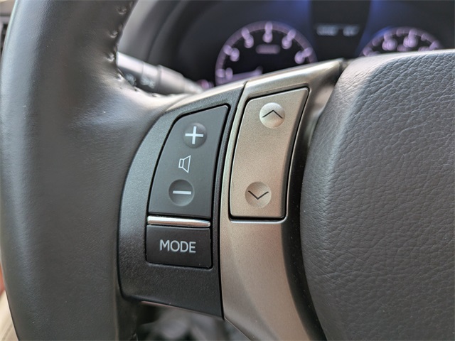Vehicle image 27 of 33