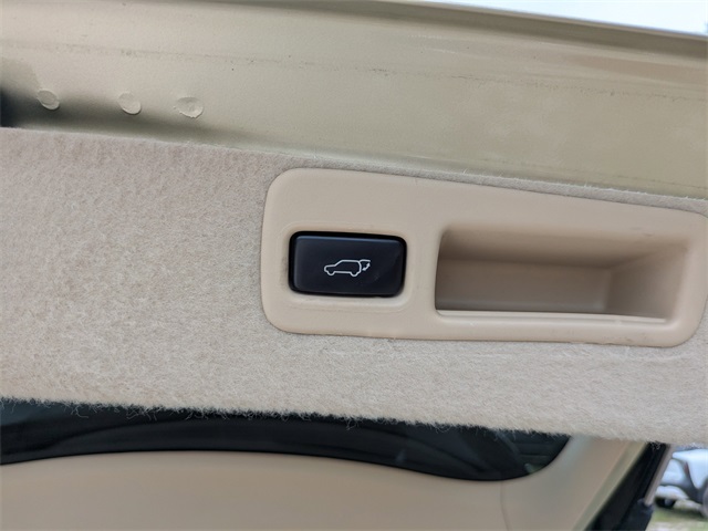 Vehicle image 15 of 33