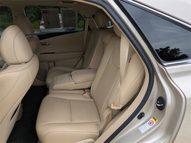 Vehicle image 16 of 33