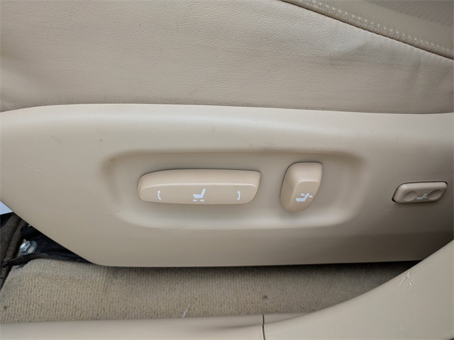 Vehicle image 22 of 33