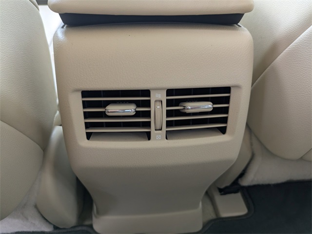 Vehicle image 17 of 33