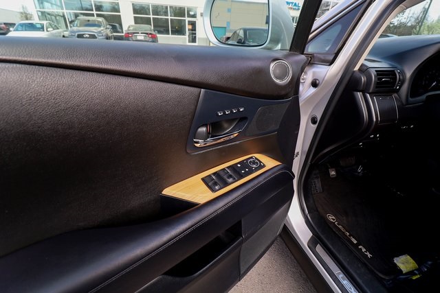 Vehicle image 30 of 78