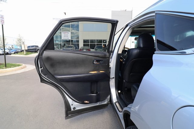 Vehicle image 33 of 78