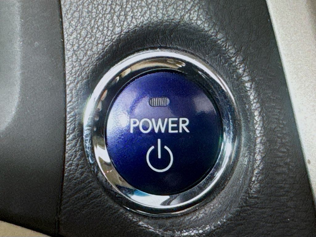 Vehicle image 19 of 41