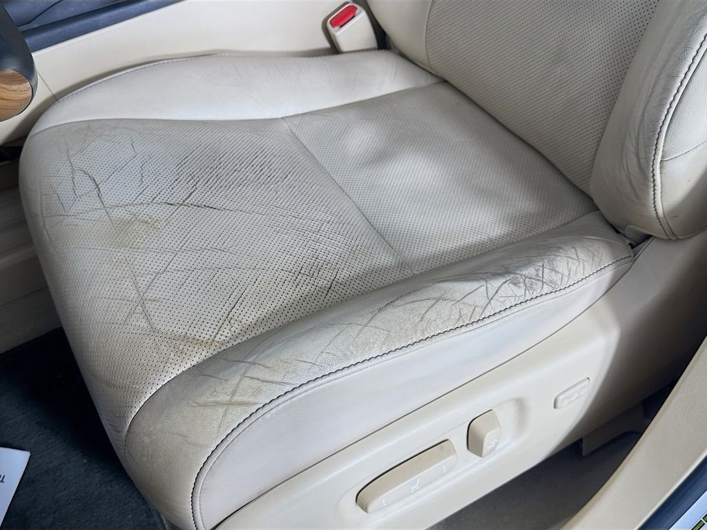 Vehicle image 23 of 41
