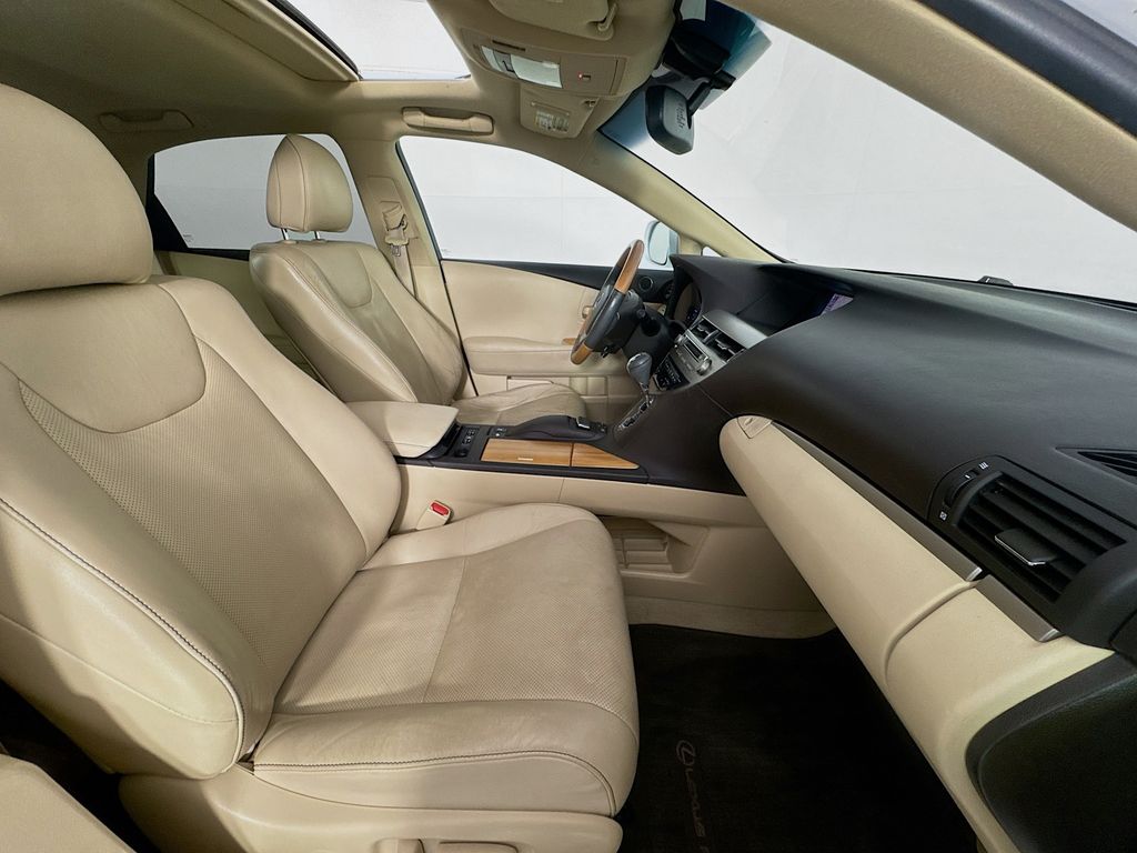 Vehicle image 36 of 41