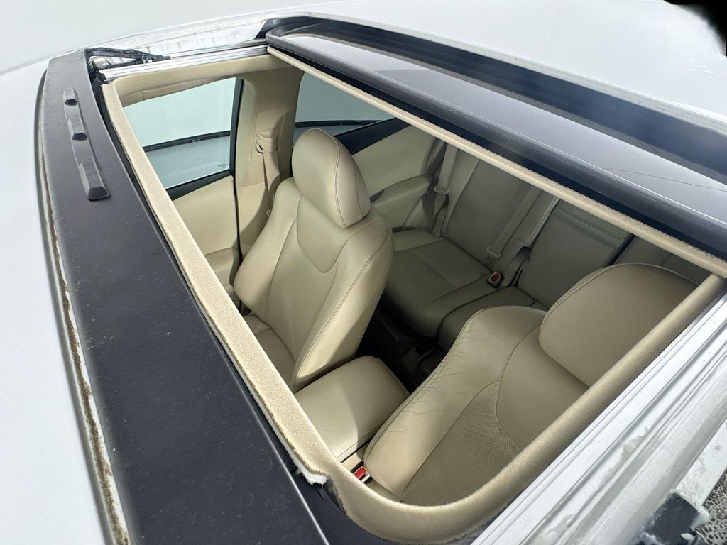 Vehicle image 26 of 41