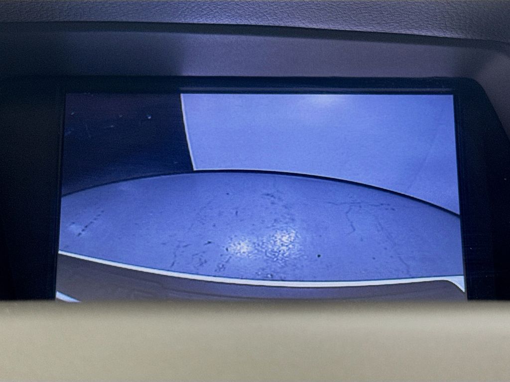 Vehicle image 16 of 41