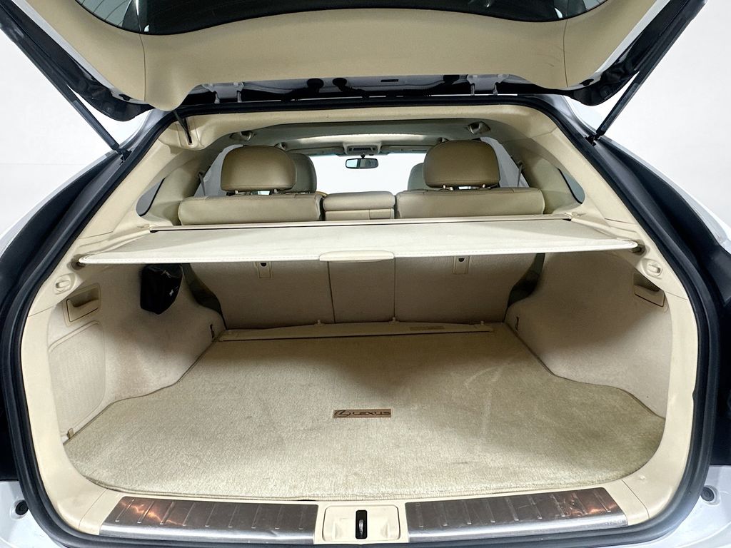 Vehicle image 32 of 41