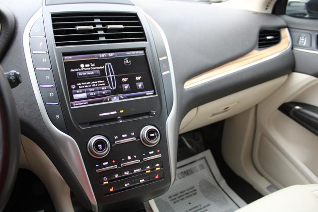Vehicle image 16 of 33