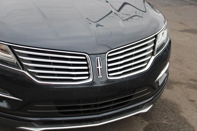 Vehicle image 7 of 33