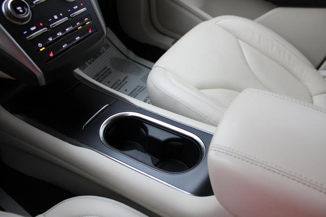 Vehicle image 17 of 33
