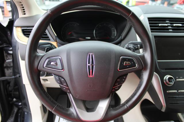 Vehicle image 13 of 33