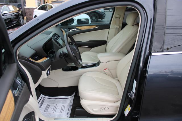 Vehicle image 12 of 33