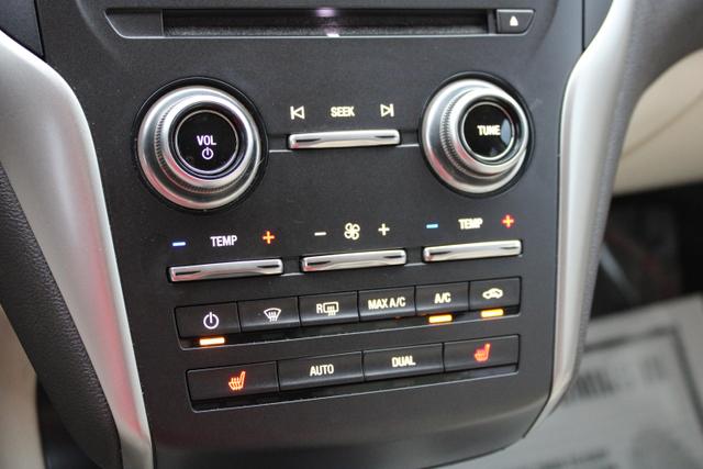 Vehicle image 21 of 33