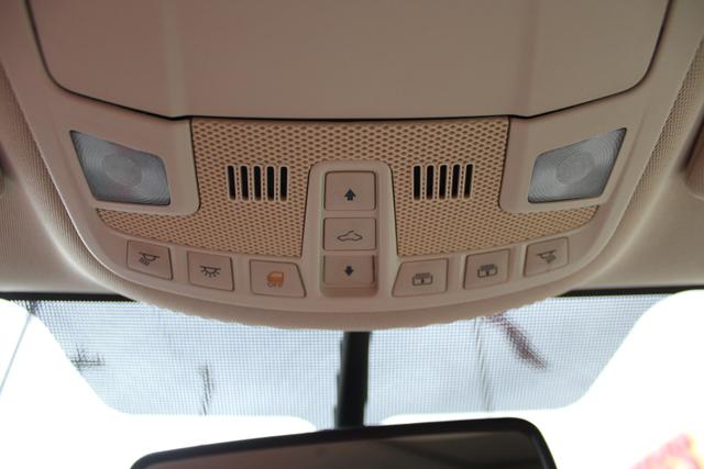 Vehicle image 22 of 33