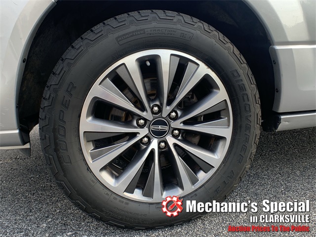 2015 Lincoln Navigator L Base Image 11 of 26