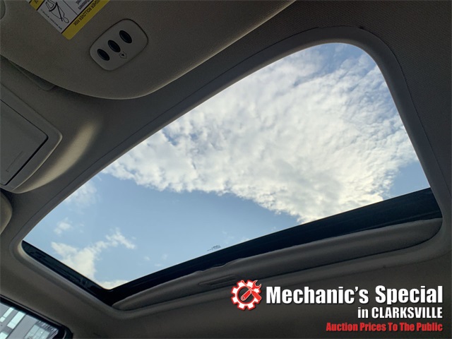 2015 Lincoln Navigator L Base Image 21 of 26