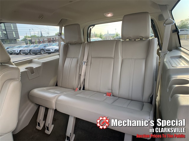 2015 Lincoln Navigator L Base Image 16 of 26