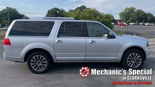 2015 Lincoln Navigator L Base Image 5 of 26