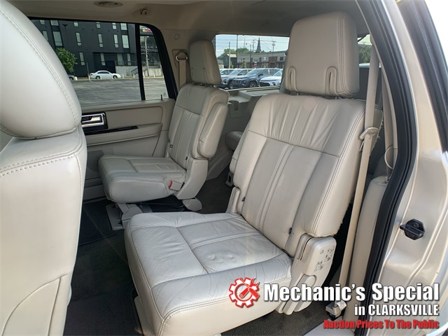 2015 Lincoln Navigator L Base Image 15 of 26