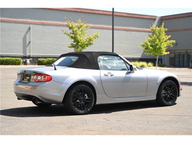 2015 Mazda MX-5 Miata Sport Image 5 of 22