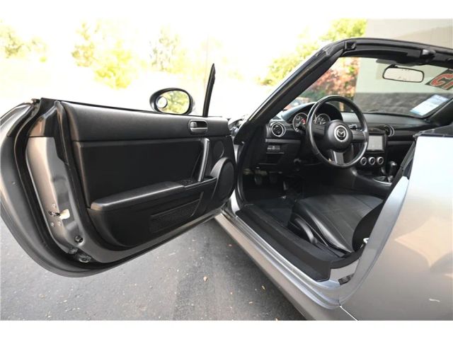 2015 Mazda MX-5 Miata Sport Image 17 of 22