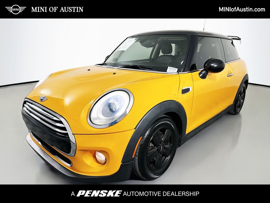 2015 MINI Cooper Hardtop Base Image 1 of 30