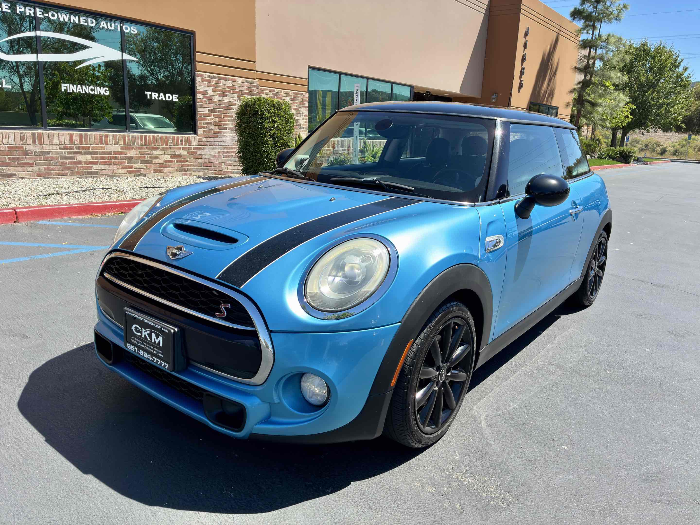 2015 MINI Cooper Hardtop S Image 2 of 52