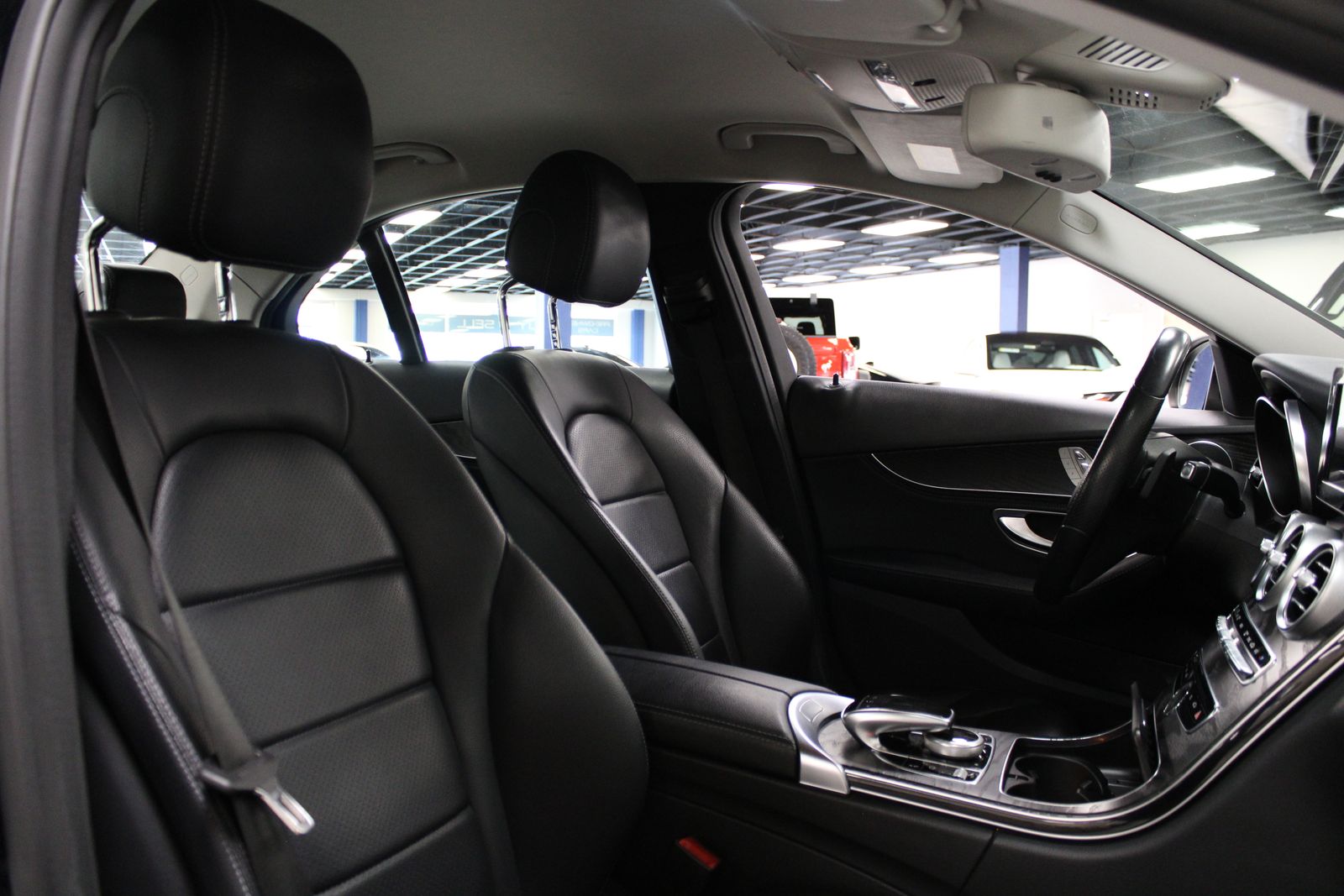 Vehicle image 21 of 37