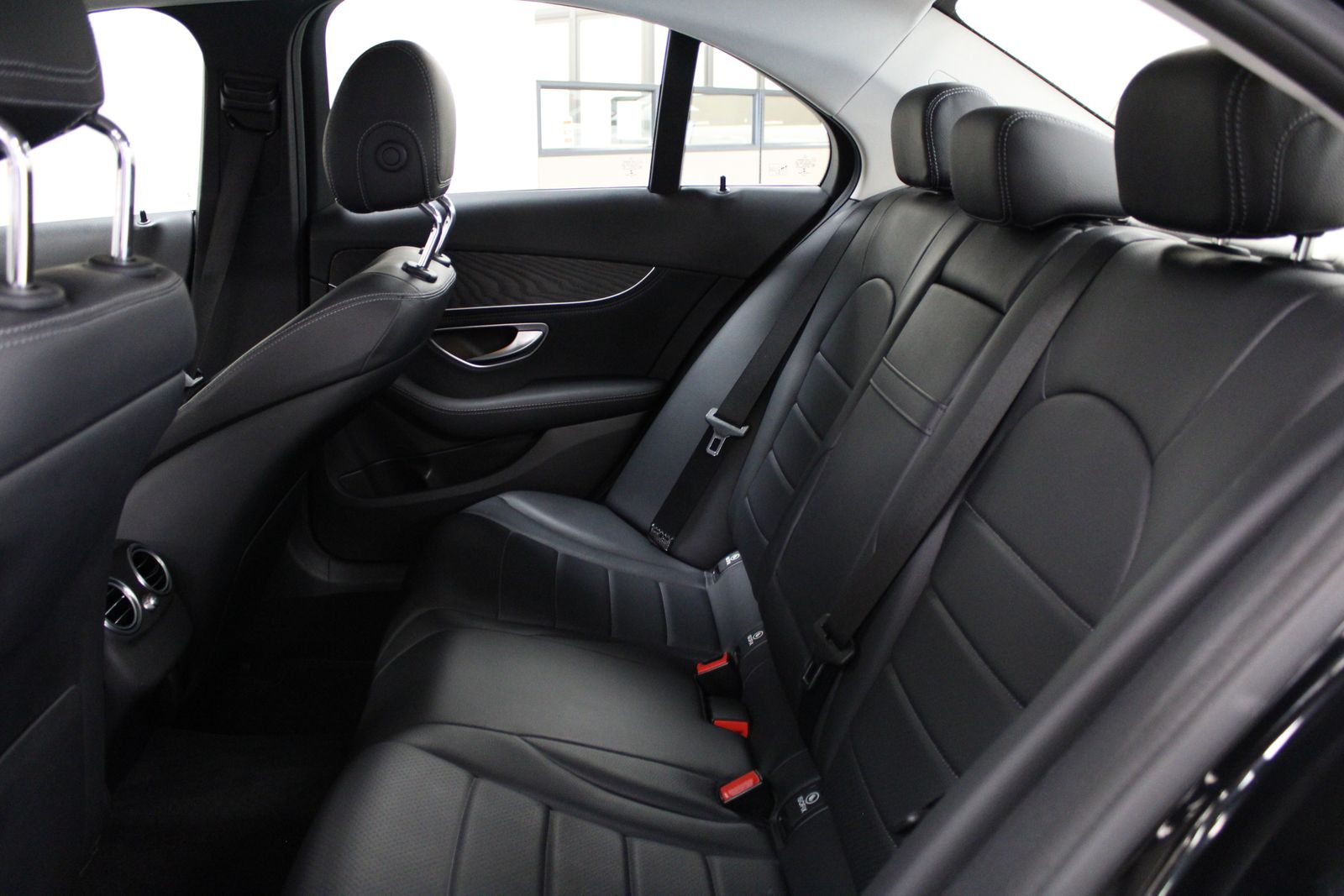 Vehicle image 17 of 37