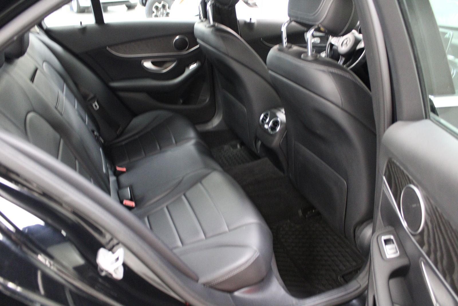 Vehicle image 19 of 37