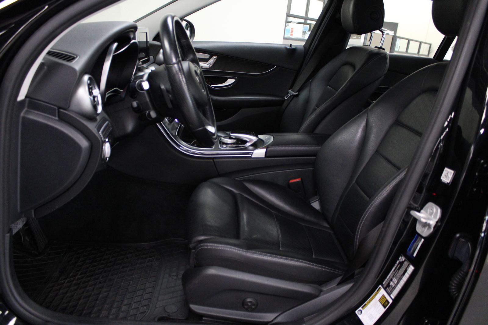 Vehicle image 23 of 37