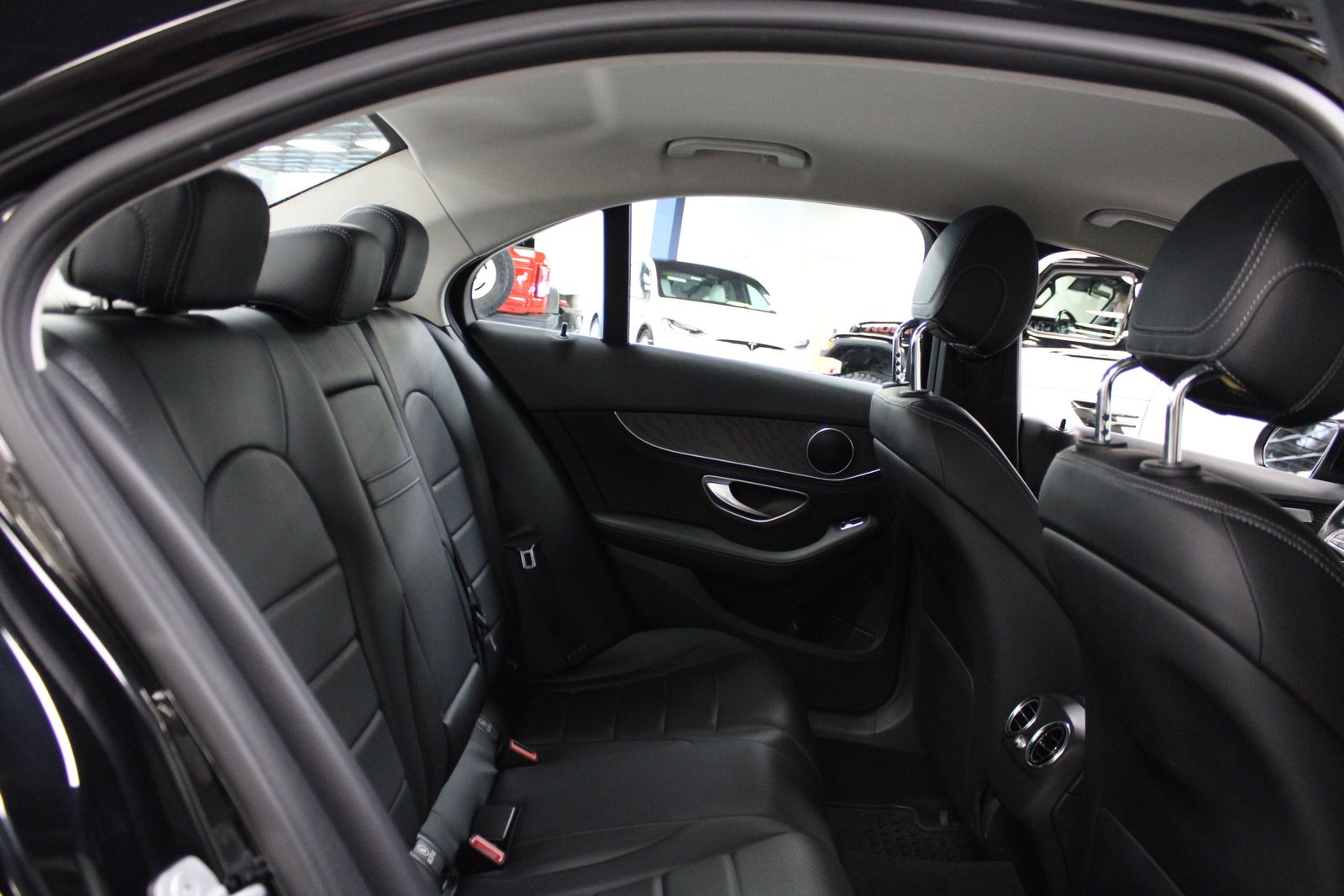 Vehicle image 18 of 37