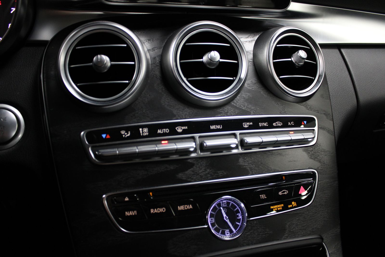 Vehicle image 33 of 37