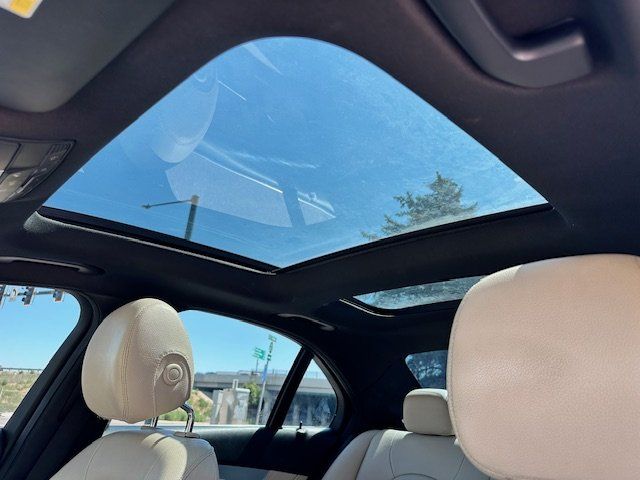 Vehicle image 20 of 35