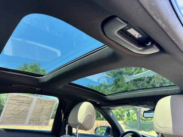 Vehicle image 19 of 35